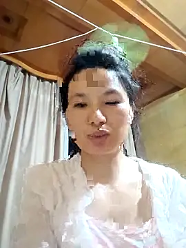 Snapshot of Dewbunn chatting on 10-12-25, 11:00 Dewbunn online show from 10-12-25, 11:00
