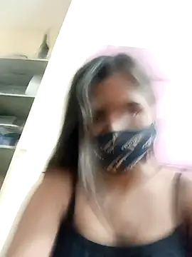 Snapshot of heena-3678 chatting on 10-08-25, 12:17 heena-3678 online show from 10-08-25, 12:17