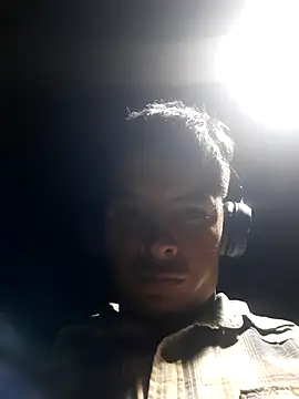 Snapshot of Elcabezhupas97 chatting on 10-31-25, 02:41 Elcabezhupas97 online show from 10-31-25, 02:41