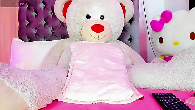 Snapshot of Julie_Lovelyx1 chatting on 03-20-25, 07:03 Julie Lovelyx1 online show from 03-20-25, 07:03