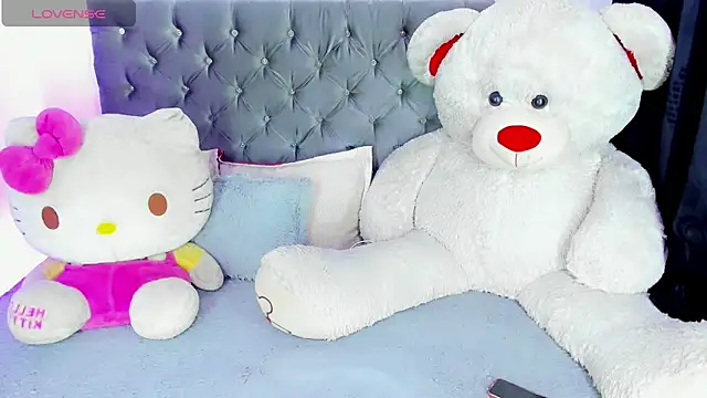 Julie Lovelyx1 online show from 03-12-26, 04:40