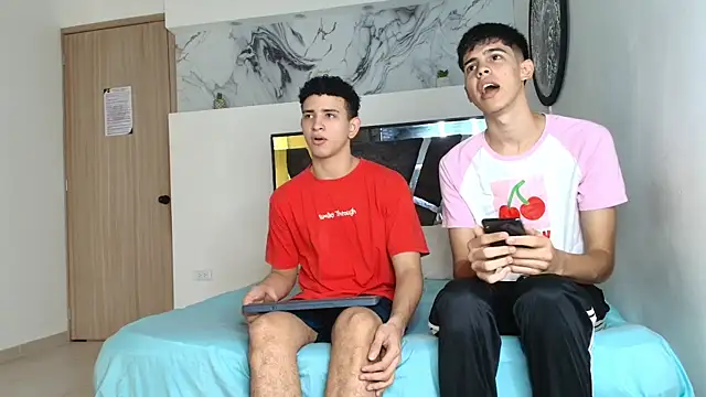 Snapshot of KING_OFF_BOYS chatting on 11-08-25, 01:03 KING OFF BOYS online show from 11-08-25, 01:03