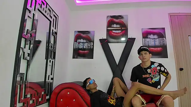 Snapshot of KING_OFF_BOYS chatting on 11-24-25, 01:33 KING OFF BOYS online show from 11-24-25, 01:33