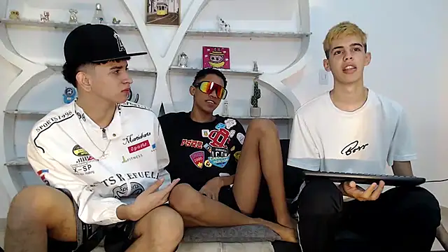 Snapshot of KING_OFF_BOYS chatting on 12-02-25, 01:35 KING OFF BOYS online show from 12-02-25, 01:35