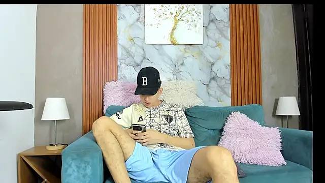 Snapshot of KING_OFF_BOYS chatting on 06-10-26, 02:29 KING OFF BOYS online show from 06-10-26, 02:29