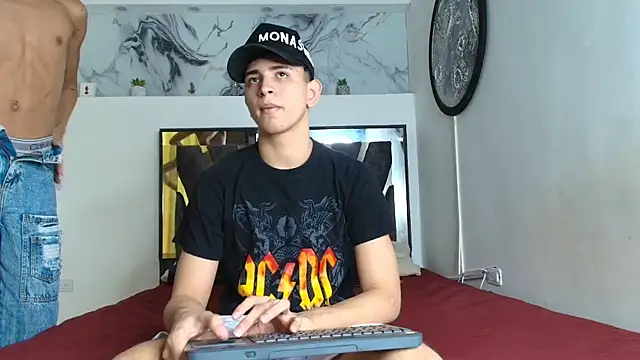 Snapshot of KING_OFF_BOYS chatting on 10-28-25, 01:21 KING OFF BOYS online show from 10-28-25, 01:21
