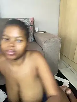 Snapshot of _DollFace_ chatting on 02-18-26, 04:25 DollFace online show from 02-18-26, 04:25