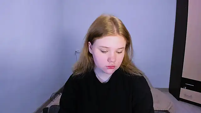 LaseyMoon online show from 11-13-25, 02:48