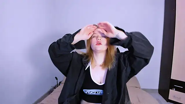 LaseyMoon online show from 11-15-25, 01:42