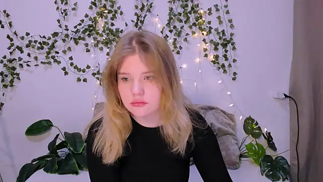 LaseyMoon online show from 03-18-25, 04:18