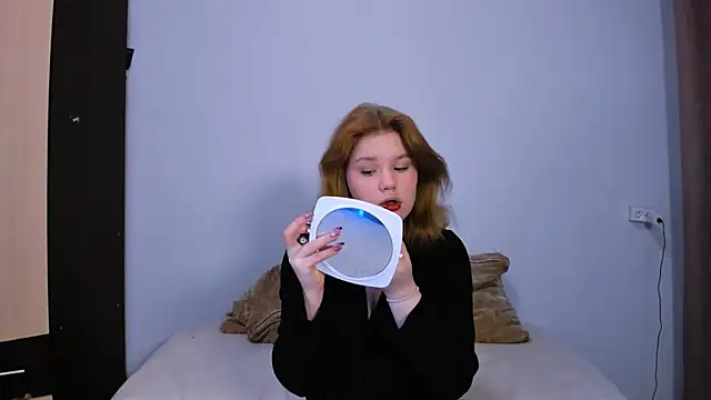 LaseyMoon online show from 09-15-25, 01:39