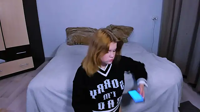 LaseyMoon online show from 10-07-25, 11:44