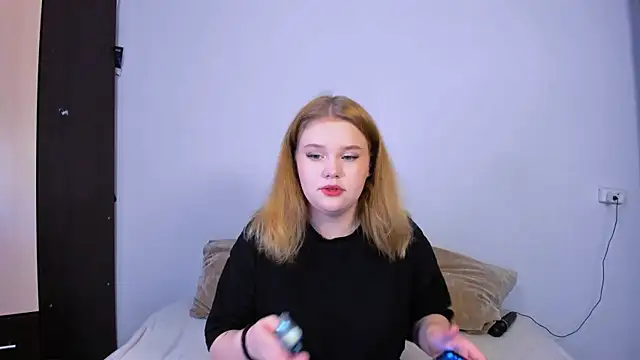 LaseyMoon online show from 09-25-25, 11:16