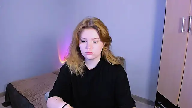 LaseyMoon online show from 11-08-25, 01:42