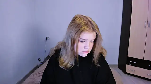 LaseyMoon online show from 11-23-25, 01:48