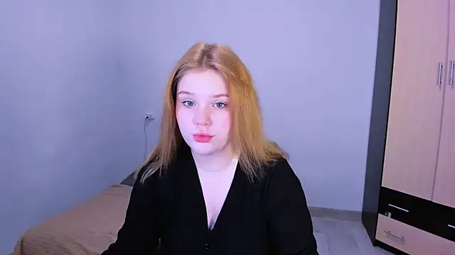 LaseyMoon online show from 12-04-25, 01:37