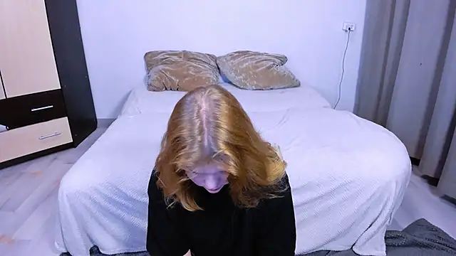 LaseyMoon online show from 10-08-25, 11:34