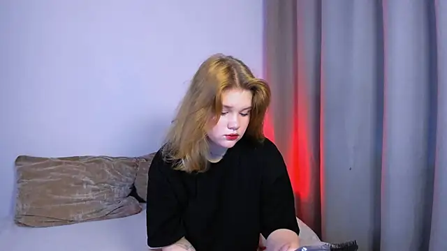 LaseyMoon online show from 09-26-25, 11:17