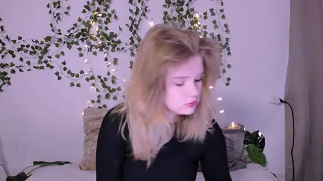 LaseyMoon online show from 03-18-25, 01:13