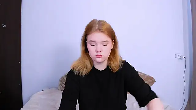 LaseyMoon online show from 09-10-25, 01:26