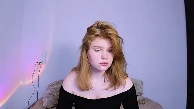 LaseyMoon online show from 11-29-25, 01:39