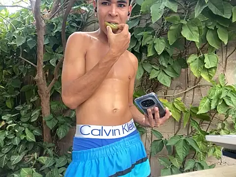 Snapshot of twinks_28 chatting on 10-08-25, 04:40 twinks 28 online show from 10-08-25, 04:40