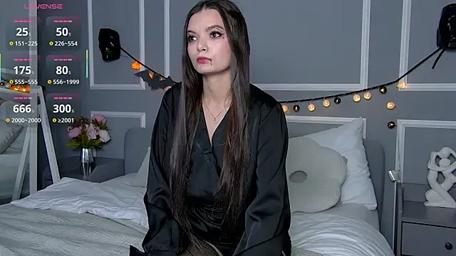 AsterQuinn online show from 10-30-25, 04:59