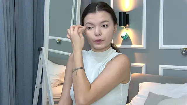 AsterQuinn online show from 01-14-26, 03:37