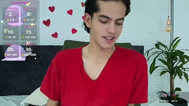 Snapshot of Maximoherrera_16 chatting on 04-15-26, 04:44 Maximoherrera 16 online show from 04-15-26, 04:44