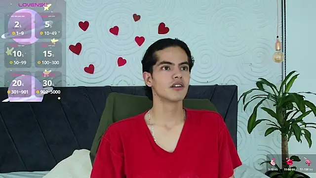Snapshot of Maximoherrera_16 chatting on 05-05-26, 12:19 Maximoherrera 16 online show from 05-05-26, 12:19