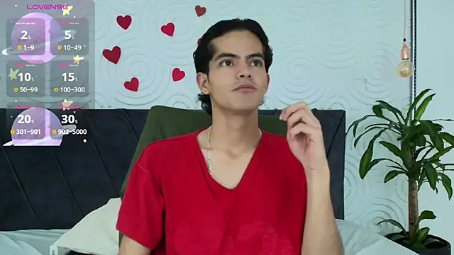 Snapshot of Maximoherrera_16 chatting on 05-14-26, 12:46 Maximoherrera 16 online show from 05-14-26, 12:46