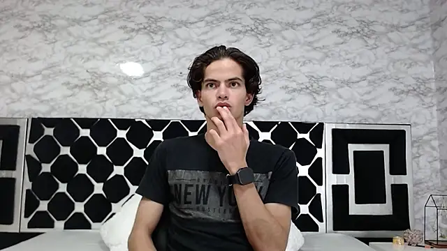 Snapshot of Maximoherrera_16 chatting on 03-01-25, 03:32 Maximoherrera 16 online show from 03-01-25, 03:32