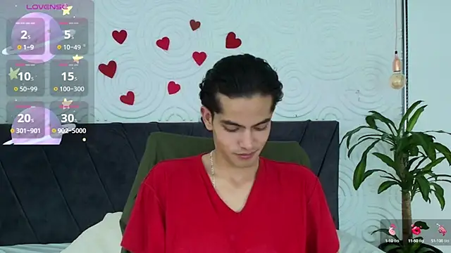 Snapshot of Maximoherrera_16 chatting on 04-24-26, 01:13 Maximoherrera 16 online show from 04-24-26, 01:13