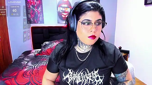 Snapshot of Veronika_metal chatting on 05-20-26, 11:13 Veronika metal online show from 05-20-26, 11:13
