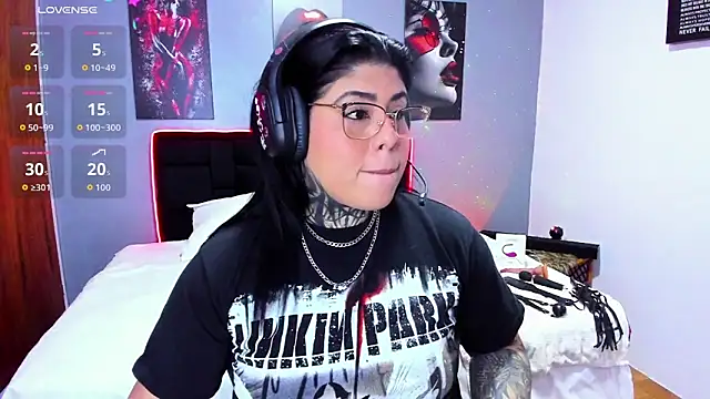 Snapshot of Veronika_metal chatting on 05-24-26, 10:42 Veronika metal online show from 05-24-26, 10:42