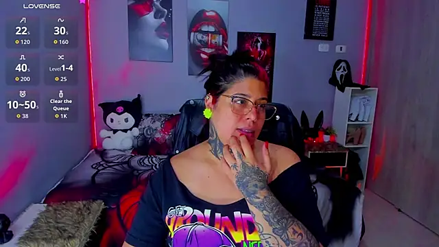 Veronika metal online show from 10-31-25, 03:58