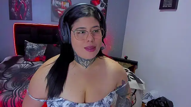 Snapshot of Veronika_metal chatting on 07-18-26, 11:02 Veronika metal online show from 07-18-26, 11:02