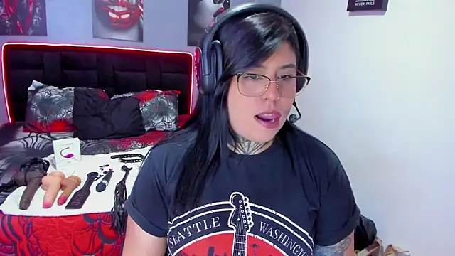 Snapshot of Veronika_metal chatting on 07-21-26, 10:22 Veronika metal online show from 07-21-26, 10:22