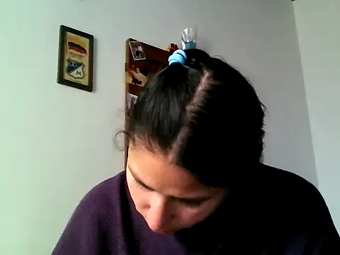 Snapshot of Escarcha-blue chatting on 03-05-25, 01:50 Escarcha-blue online show from 03-05-25, 01:50
