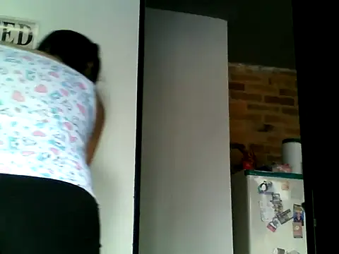 Snapshot of Escarcha-blue chatting on 03-04-25, 12:44 Escarcha-blue online show from 03-04-25, 12:44