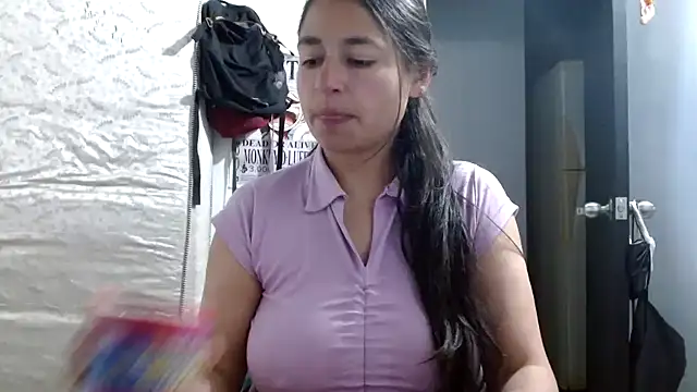 Snapshot of Escarcha-blue chatting on 10-06-25, 11:27 Escarcha-blue online show from 10-06-25, 11:27
