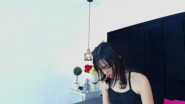 Snapshot of Vaiolett_Smith chatting on 03-14-25, 05:46 Vaiolett Smith online show from 03-14-25, 05:46