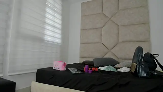 Snapshot of Vaiolett_Smith chatting on 11-01-25, 12:10 Vaiolett Smith online show from 11-01-25, 12:10