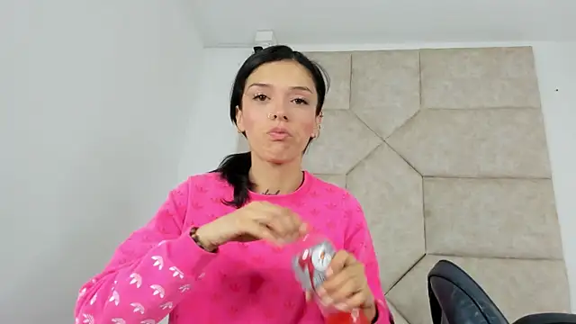 Snapshot of Vaiolett_Smith chatting on 11-06-25, 12:53 Vaiolett Smith online show from 11-06-25, 12:53