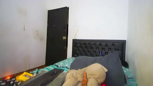 alisha boes online show from 11-19-25, 01:49