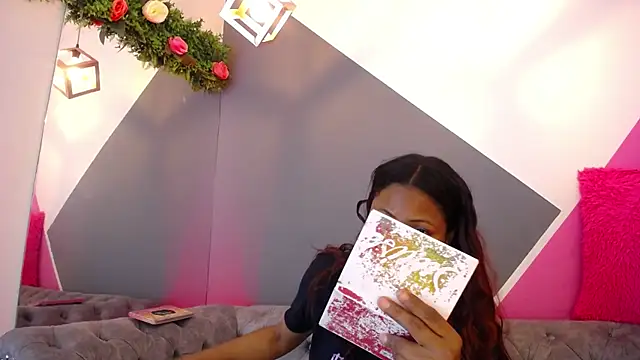 Agata Grubisic online show from 12-21-25, 03:19