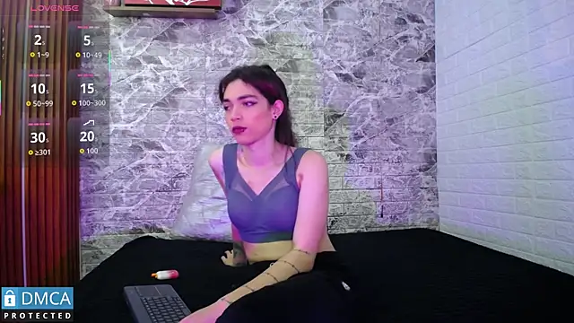 Snapshot of MaeveKuro chatting on 09-22-25, 03:12 MaeveKuro online show from 09-22-25, 03:12