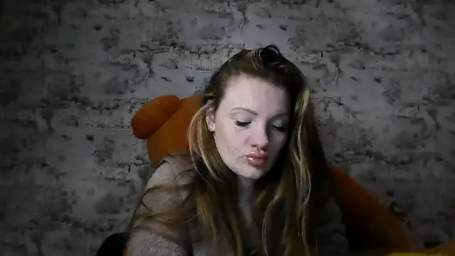 Eveline May online show from 12-15-25, 05:30