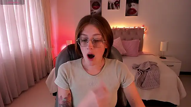 Emily Warren  online show from 10-16-25, 07:33