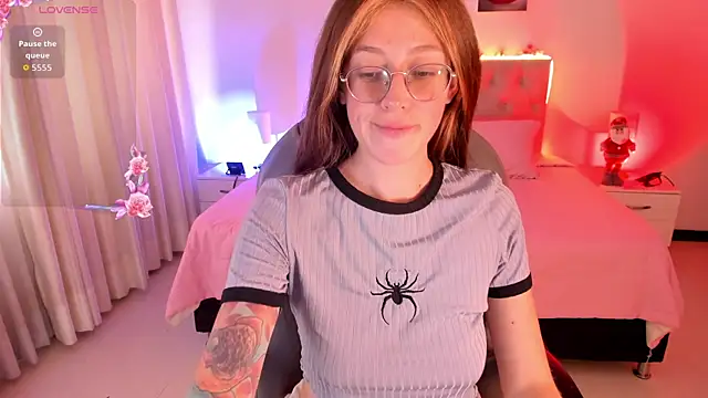 Emily Warren  online show from 12-16-25, 06:56